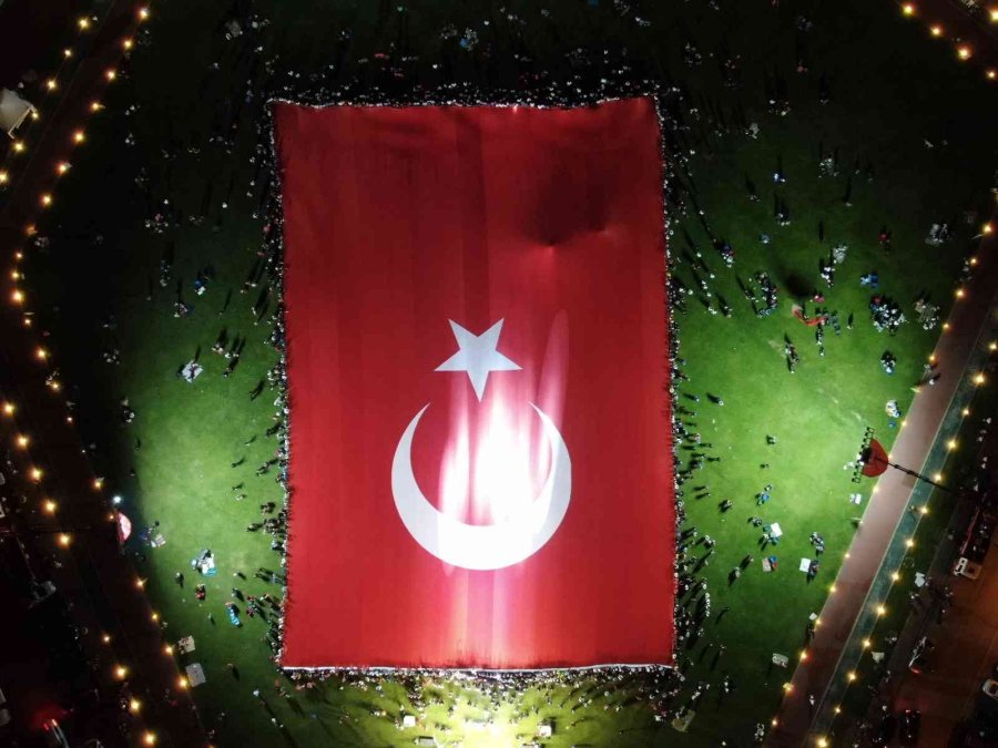 Dünyanın En Büyük Türk Bayrağı 15 Temmuz’da Yeniden Açıldı