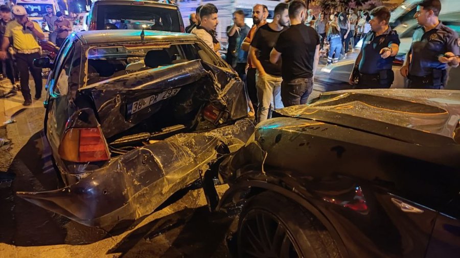Kaza Yapan Otomobil Sürücüsü Muhabire Saldırdı