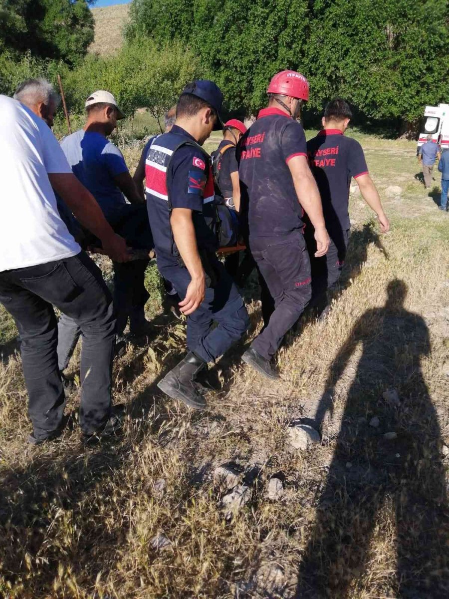 25 Metrelik Çukura Düşen Yaşlı Adam Hayatını Kaybetti