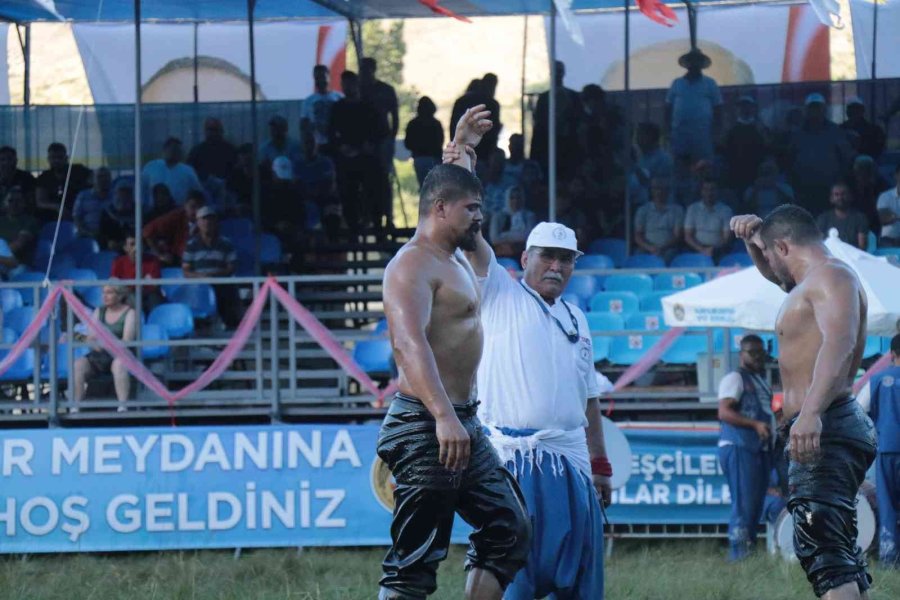 Gökbel Yağlı Güreşlerinde Altın Kemerin Sahibi Cengizhan Şimşek Oldu