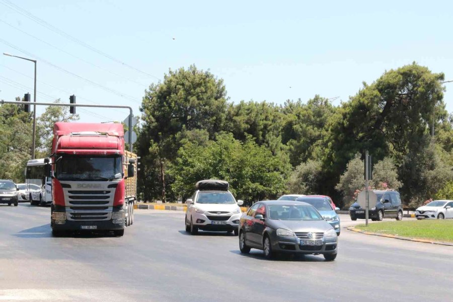 Antalya’da Tatilcilerin Dönüş Yolcuğu Başladı