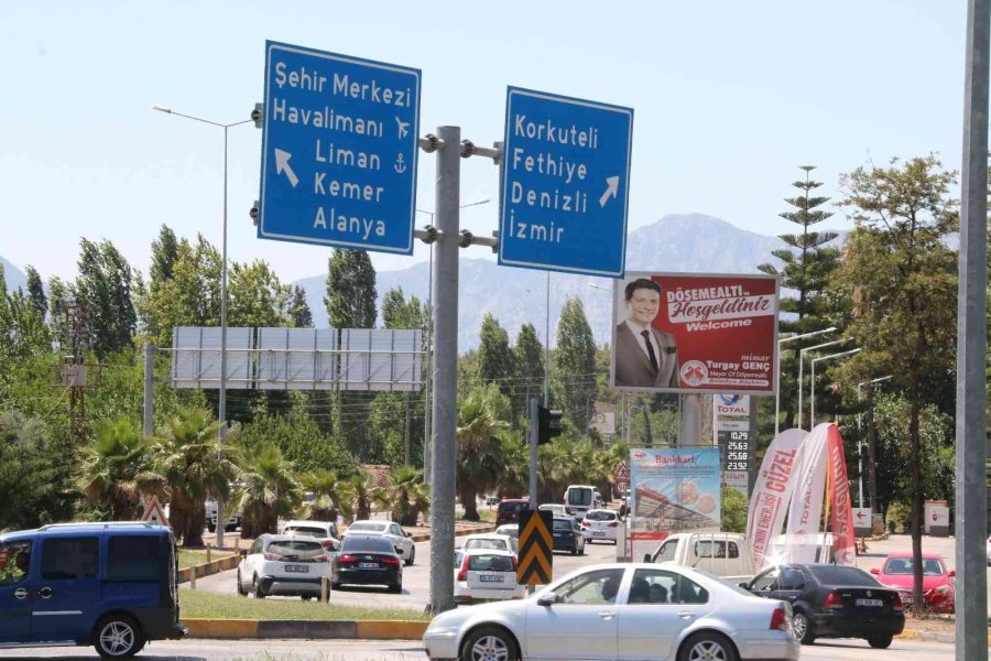 Antalya’da Tatilcilerin Dönüş Yolcuğu Başladı