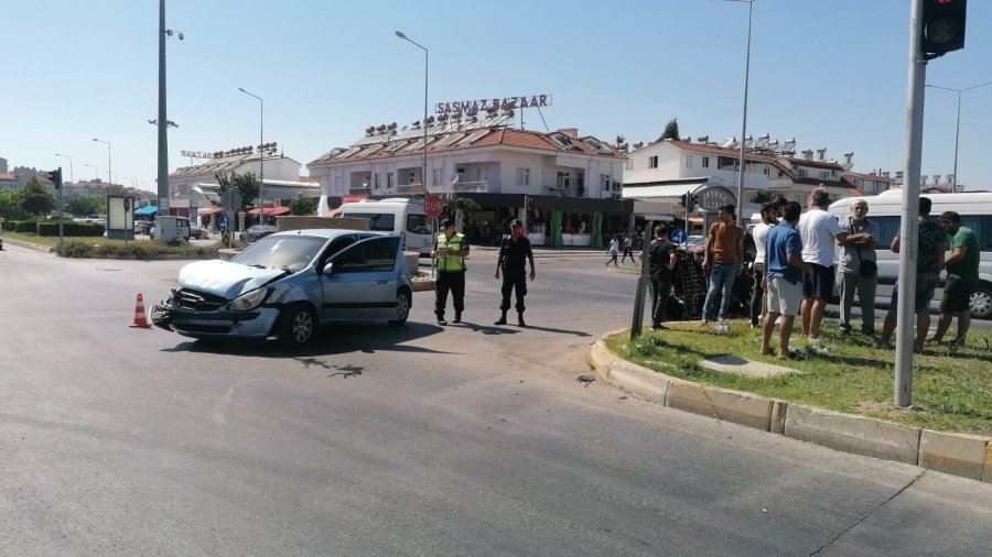 Kırmızı Işık İhlali Yapan Atv Otomobille Çarpışıp Takla Attı: 1 Yaralı
