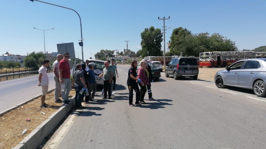 Tabelaları Yıkıp Refüje Çıktı