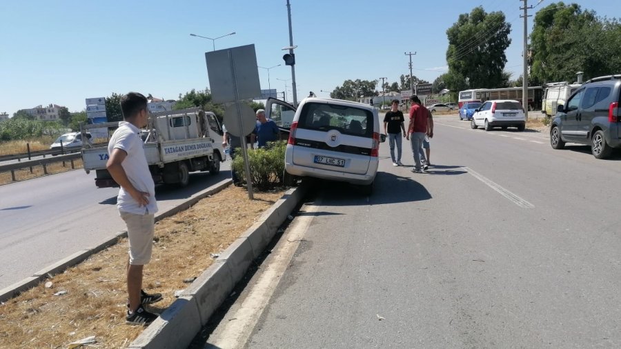 Tabelaları Yıkıp Refüje Çıktı