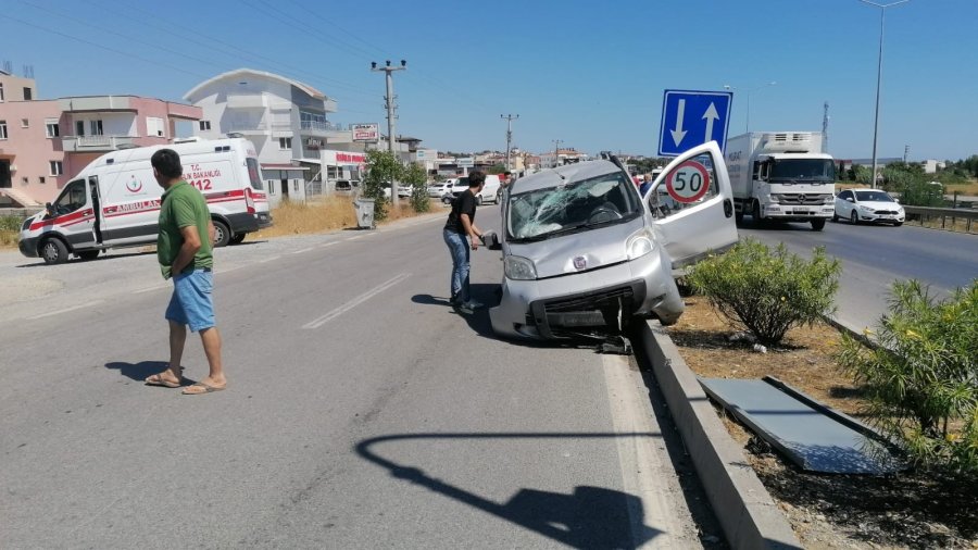 Tabelaları Yıkıp Refüje Çıktı