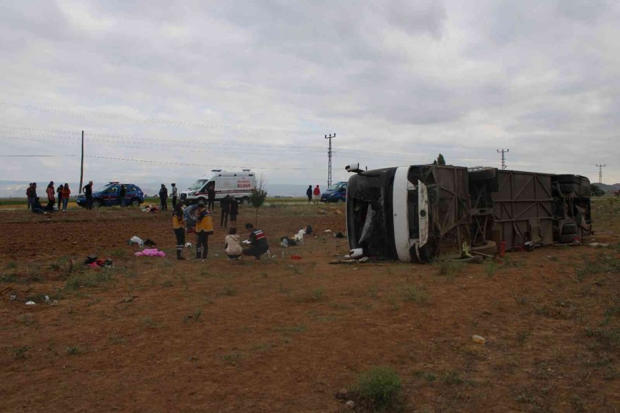 Tur Otobüsü Devrildi, Çok Sayıda Yaralı Var
