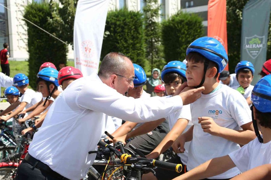 Meram’da Düz Bisiklet Yarışları Başladı
