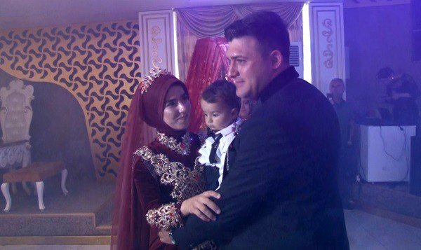 Pandemide Yapamadıkları Düğünü 1,5 Yaşındaki Çocuklarıyla Yaptılar