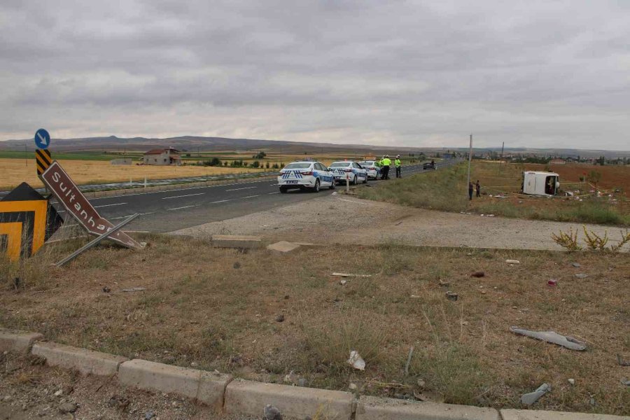 Kayseri’de Tur Otobüsü Devrildi: 31 Yaralı