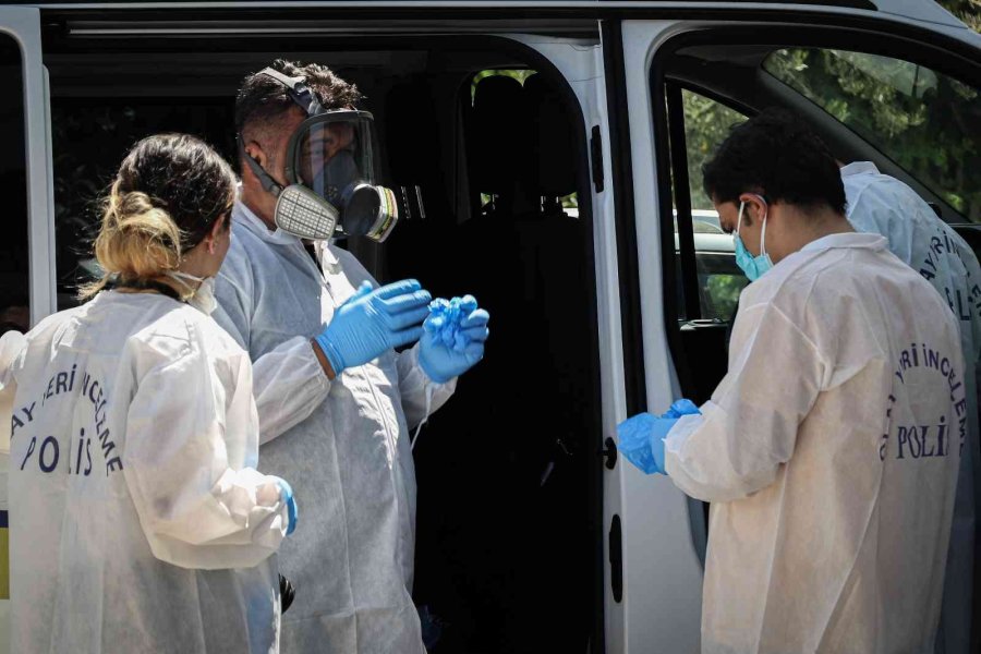 Ev Sahibi Kokudan Şüphelendi, Kiracısı Evinde Ölü Bulundu