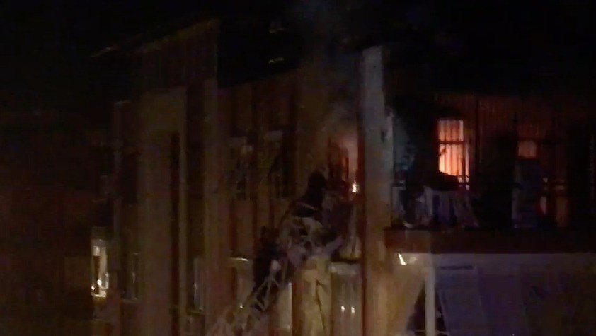 Antalya’da Alevlere Teslim Olan Evde 2 Çocuk Mahsur Kaldı