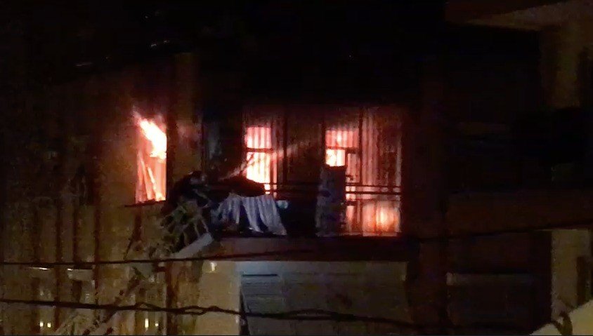 Antalya’da Alevlere Teslim Olan Evde 2 Çocuk Mahsur Kaldı