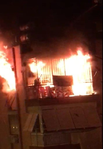 Antalya’da Alevlere Teslim Olan Evde 2 Çocuk Mahsur Kaldı