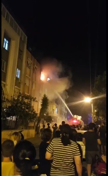 Antalya’da Alevlere Teslim Olan Evde 2 Çocuk Mahsur Kaldı