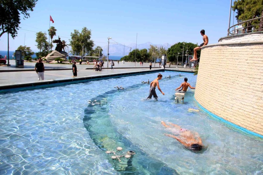 Çocukların Süs Havuzunda 5 Yıldızlı Otel Konseptinde Kıskandıran Eğlencesi