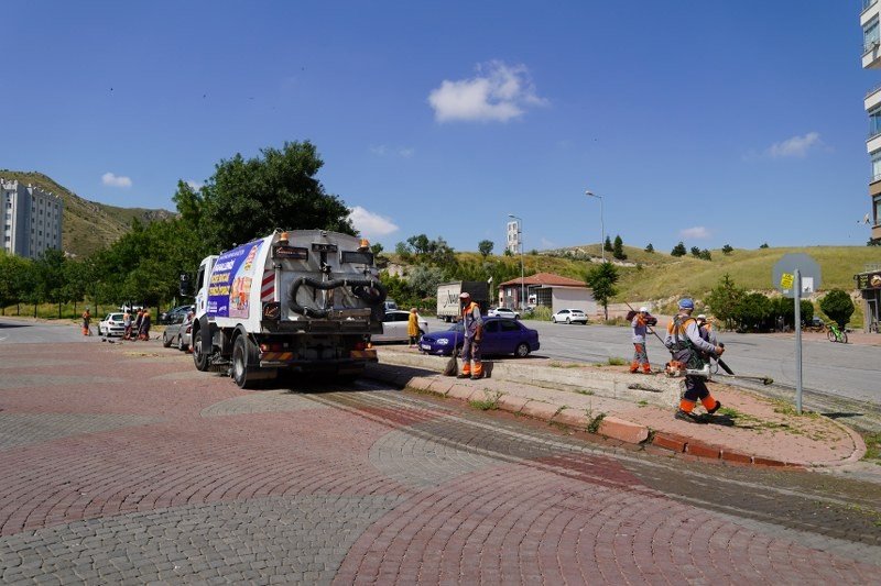 Melikgazi Belediyesi, Mahallelerdeki Temizlik Çalışmalarını Sürdürüyor