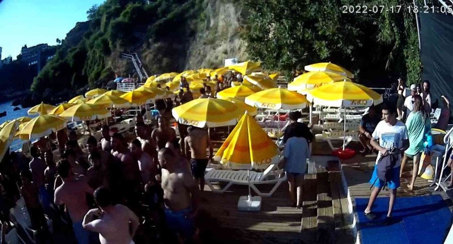 Belediyenin Plajında Çalışanlara Saldırı