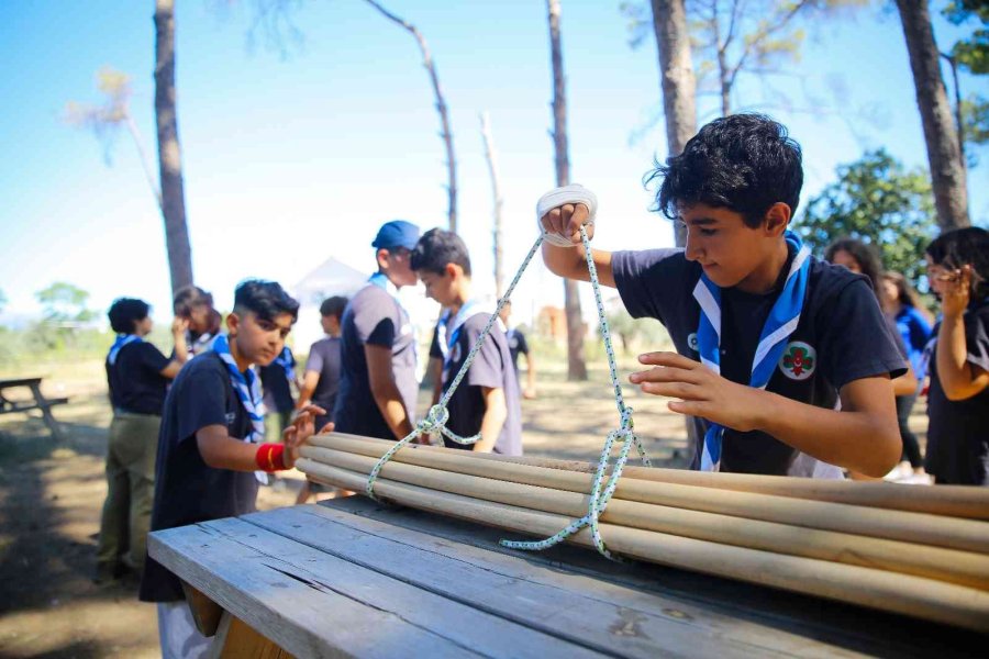 Büyükşehir İzcileri Zeytinpark’ta Kamp Yaptı