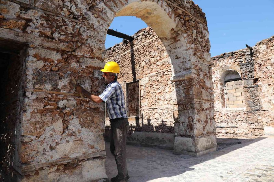 Antalya’da 19’uncu Yüzyıldan Kalan Metruk Yapı ‘devlet Konuk Evi’ne Dönüştürülecek