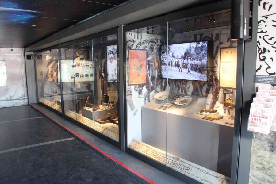 Çanakkale Savaşları Mobil Müzesi Kaş’ta Ziyarete Açıldı