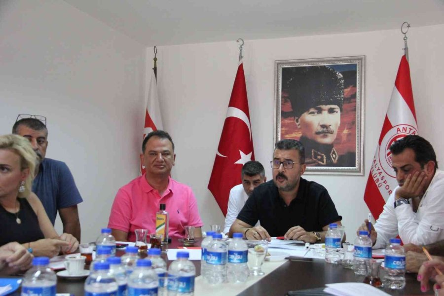 Antalyaspor Kulübü Derneğinde Görev Dağılımı Yapıldı