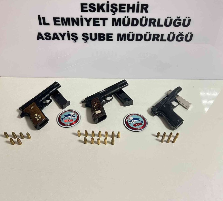 Durumundan Şüphelenilen 6 Kişinin Üzerinde 6 Ruhsatsız Tabanca Ele Geçirildi