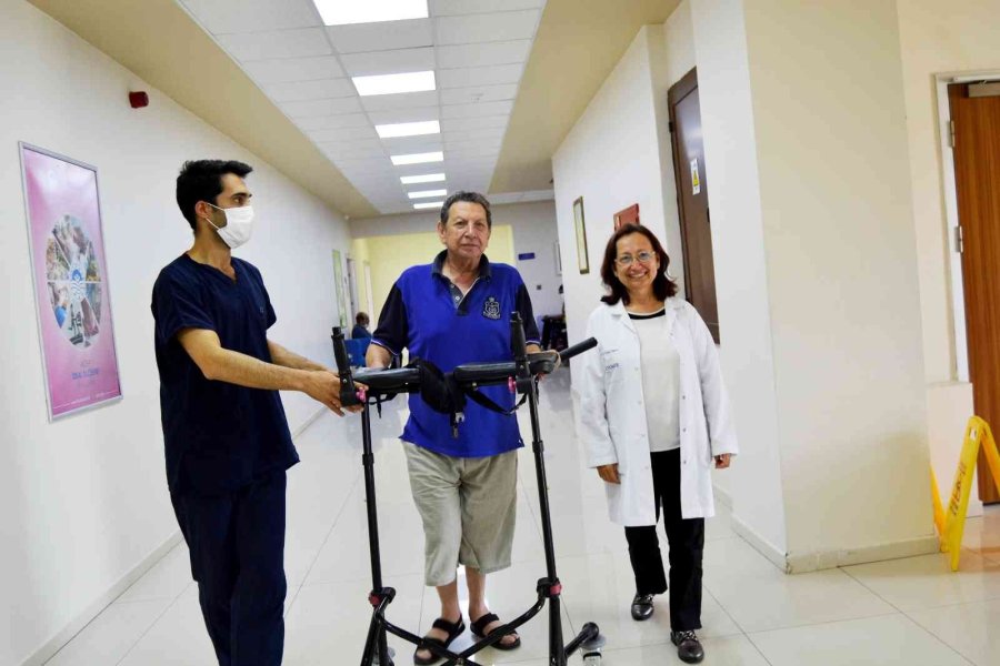Kırgızistan’dan Gelen Profesör Fizyomer’de Aldığı Tedavi İle Bağımsız Yürümeye Başladı