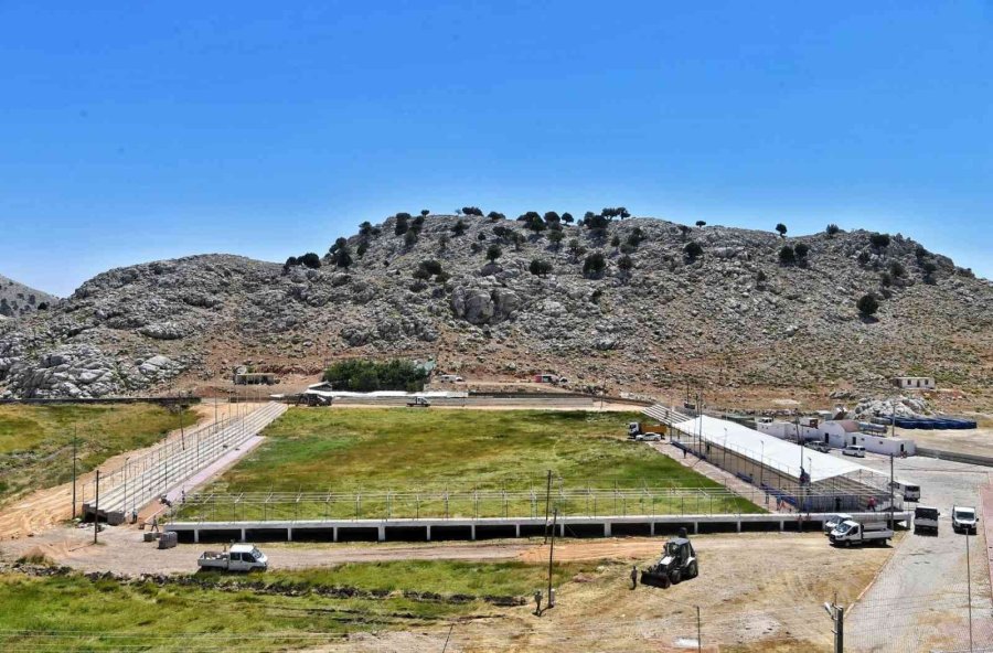 Feslikan, Yağlı Güreşe Hazırlanıyor