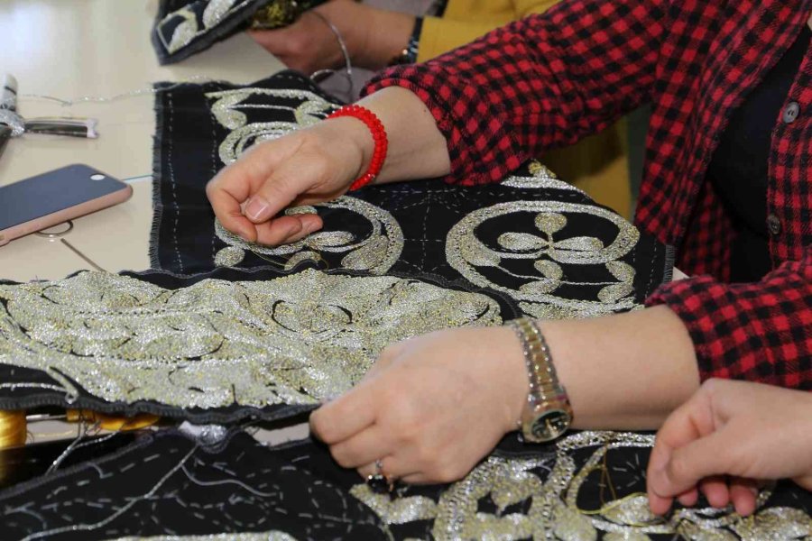 İlk “sarka” Başkan Yüzügüllü’ye