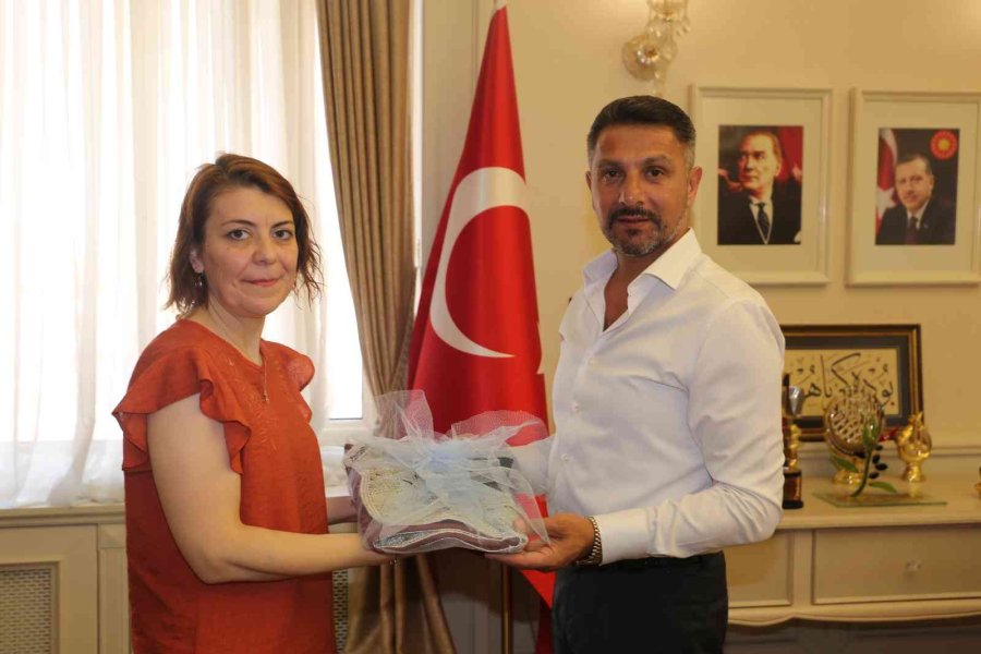 İlk “sarka” Başkan Yüzügüllü’ye