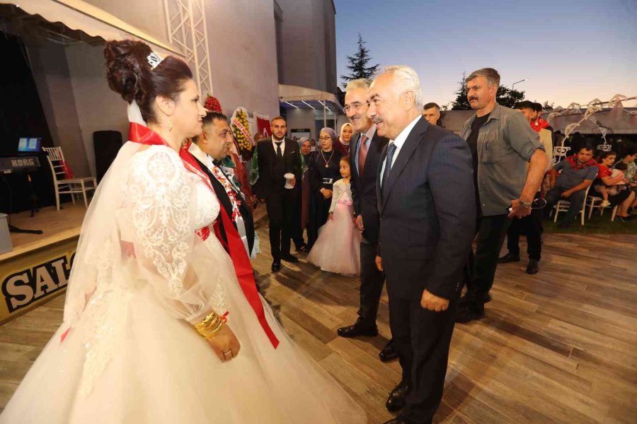 Vali Akyıldız Ve Bakan Yardımcısı Ersoy, Şehit Kardeşinin Düğününe Katıldı