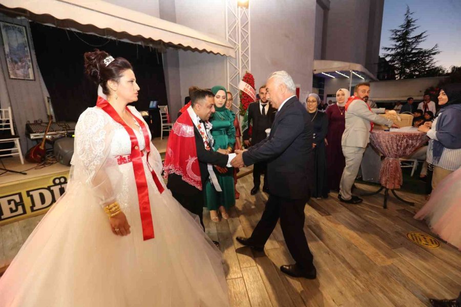 Vali Akyıldız Ve Bakan Yardımcısı Ersoy, Şehit Kardeşinin Düğününe Katıldı