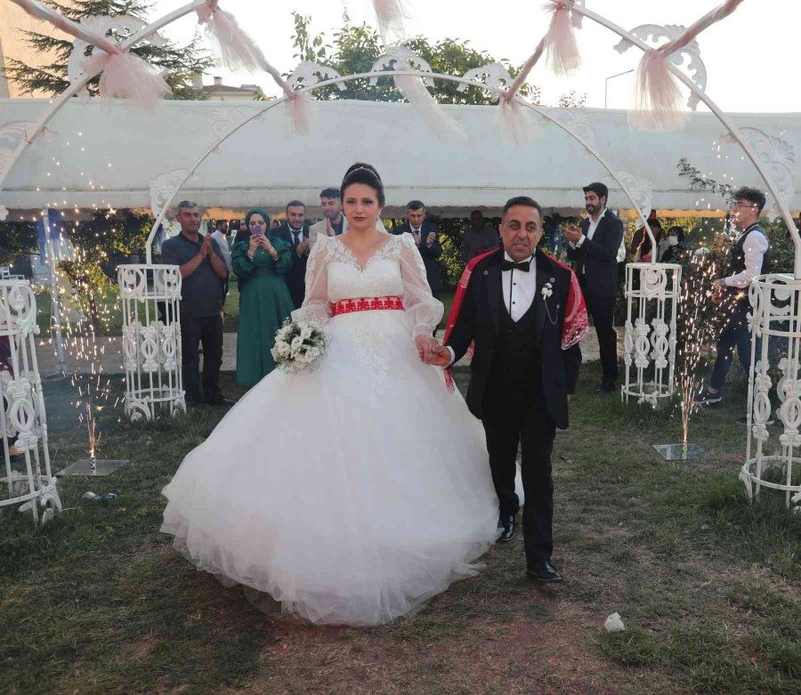 Vali Akyıldız Ve Bakan Yardımcısı Ersoy, Şehit Kardeşinin Düğününe Katıldı