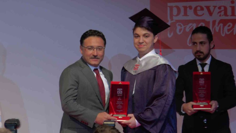 Abdullah Gül Üniversitesi 5. Mezunlarını Verdi