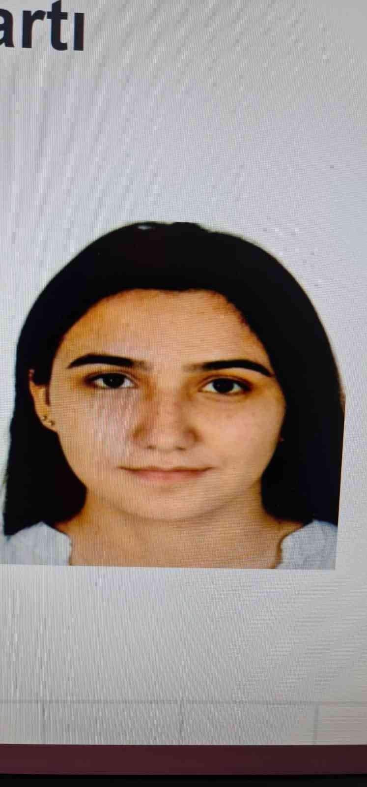 Tıra Arkadan Çarpan Otomobil 2 Genç Kadına Mezar Oldu