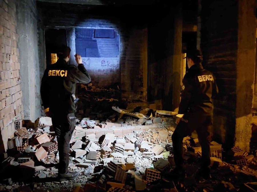 Çarşı Mahalle Bekçileri, Aranan 62 Şahsı Ve 15 Hırsızlık Şüphelisini Yakaladı