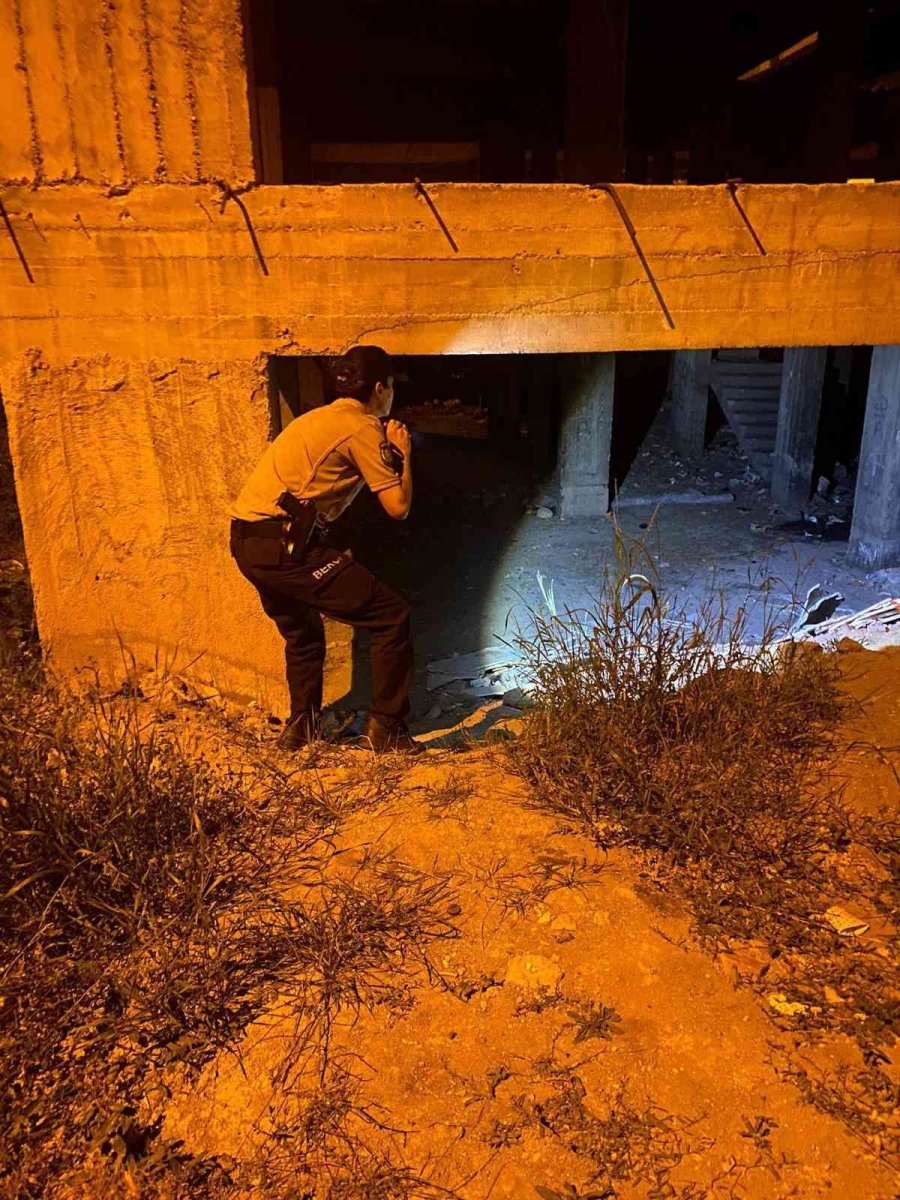 Çarşı Mahalle Bekçileri, Aranan 62 Şahsı Ve 15 Hırsızlık Şüphelisini Yakaladı