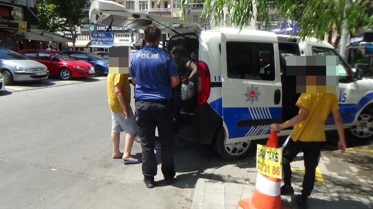 İntihar Edeceğini Söyledi, Çocuklarını Güvenlik Görevlilerine Bıraktı