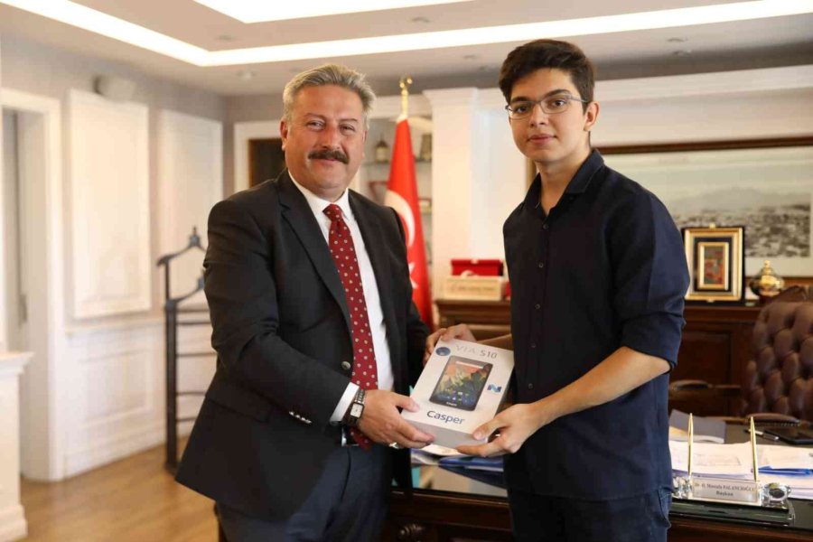 Başkan Palancıoğlu, Yks Türkiye 2.’si Ve Kayseri 1.’si Yusuf Selim Torun’u Ağırladı