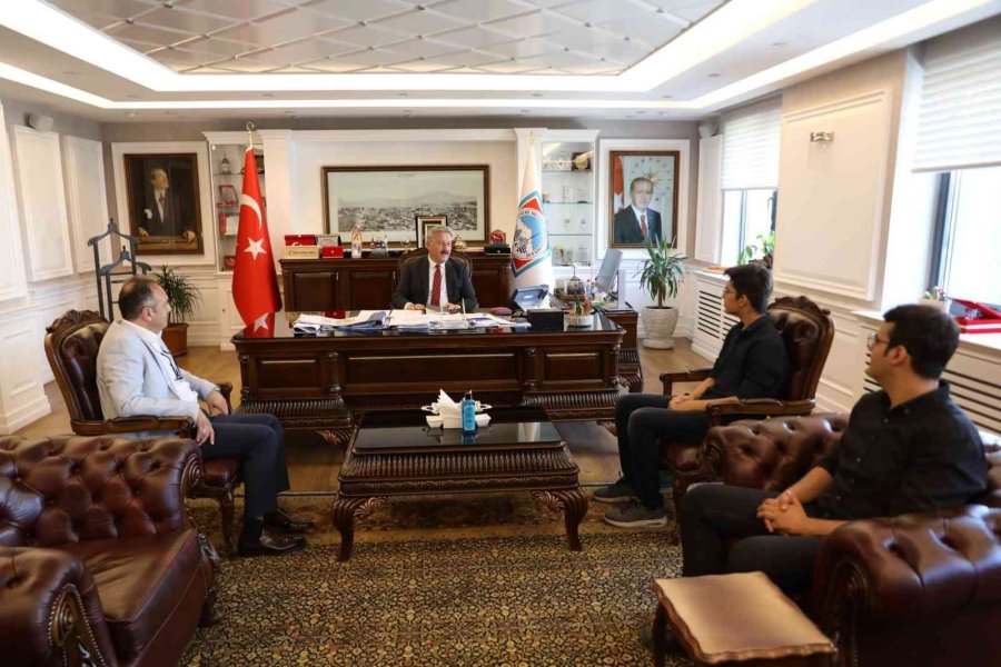 Başkan Palancıoğlu, Yks Türkiye 2.’si Ve Kayseri 1.’si Yusuf Selim Torun’u Ağırladı