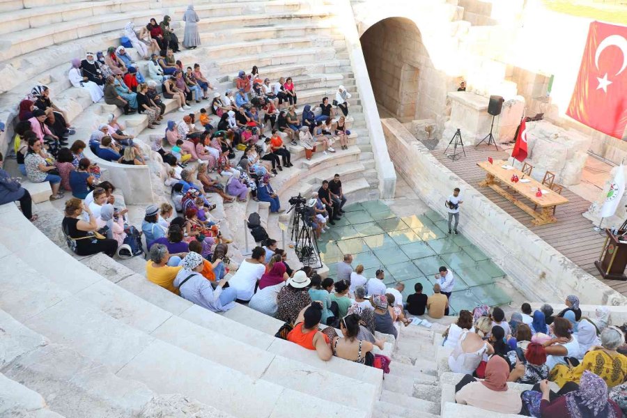 Antik Meclis Binasında Bin 500 Yıl Sonra İlk Resmi Toplantı