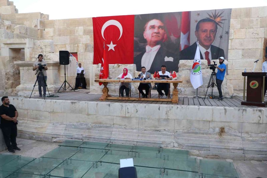 Antik Meclis Binasında Bin 500 Yıl Sonra İlk Resmi Toplantı