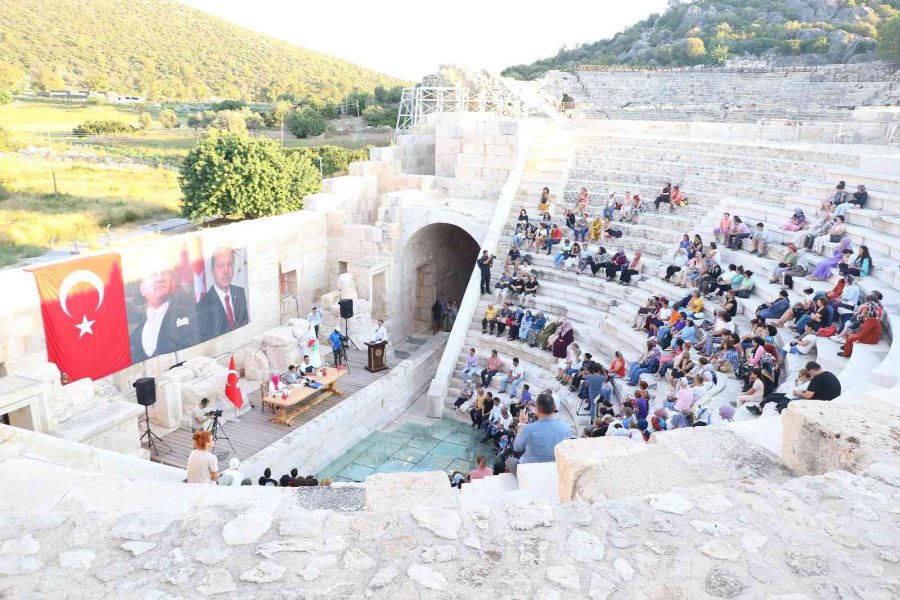 Antik Meclis Binasında Bin 500 Yıl Sonra İlk Resmi Toplantı