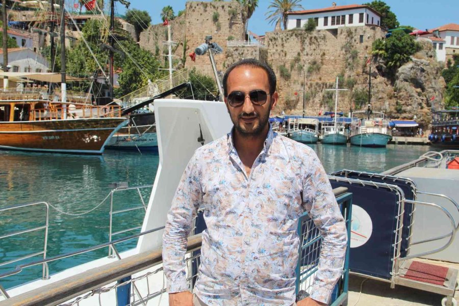 Türkiye’nin İlk Turistik Denizaltısı 15 Bin Turisti Denizin Altına İndirecek