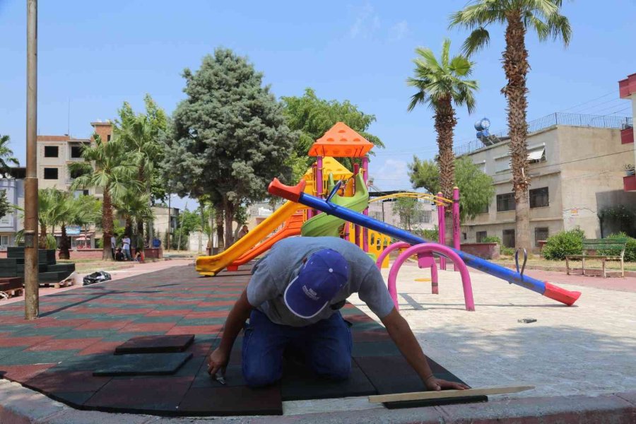 Toroslar’da Park Ve Yeşil Alanlara Yaz Bakımı