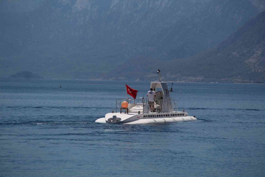 Türkiye’nin İlk Turistik Denizaltısı 15 Bin Turisti Denizin Altına İndirecek