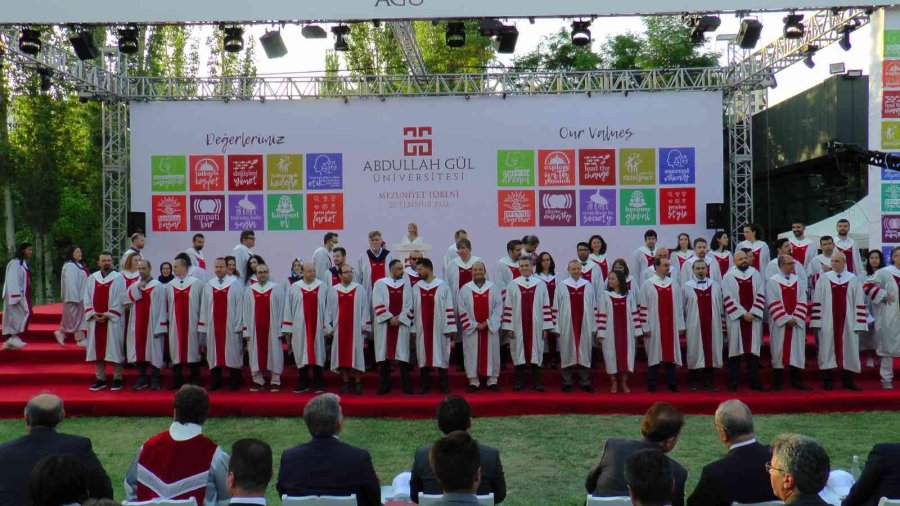Abdullah Gül Üniversitesi 5. Mezunlarını Verdi