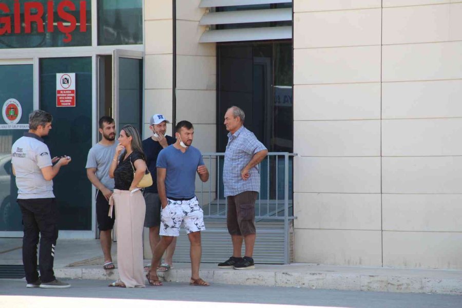 Kız Kardeşini Darp Eden Şahsı 15 Bıçak Darbesiyle Öldürdü