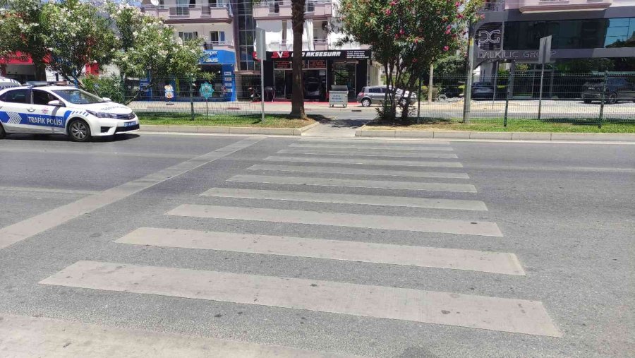 Yaya Geçidinden Geçen Kadına Çarpan Ticari Taksi Şoförü Tutuklandı
